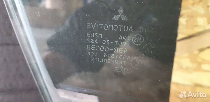 Стекло двери передней правой Mitsubishi Lancer X