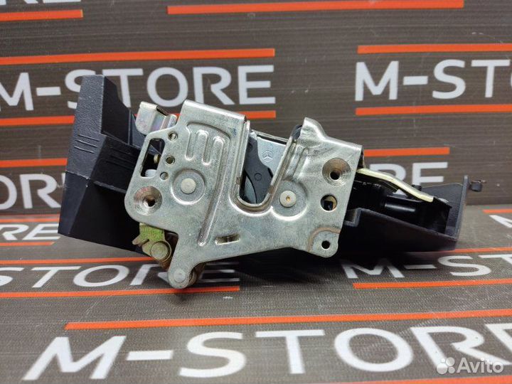 Замок двери задний левый Mercedes-Benz E-Class