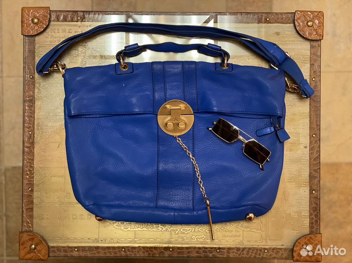 Синяя кожаная сумка