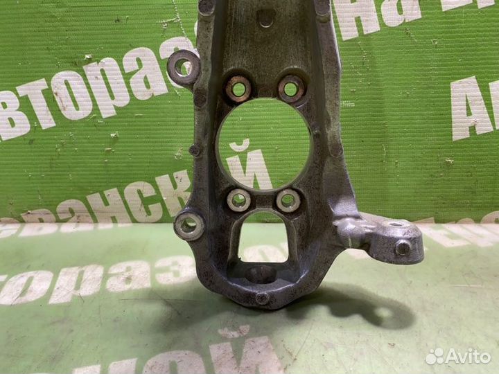 Кулак поворотный передний правый Nissan Skyline