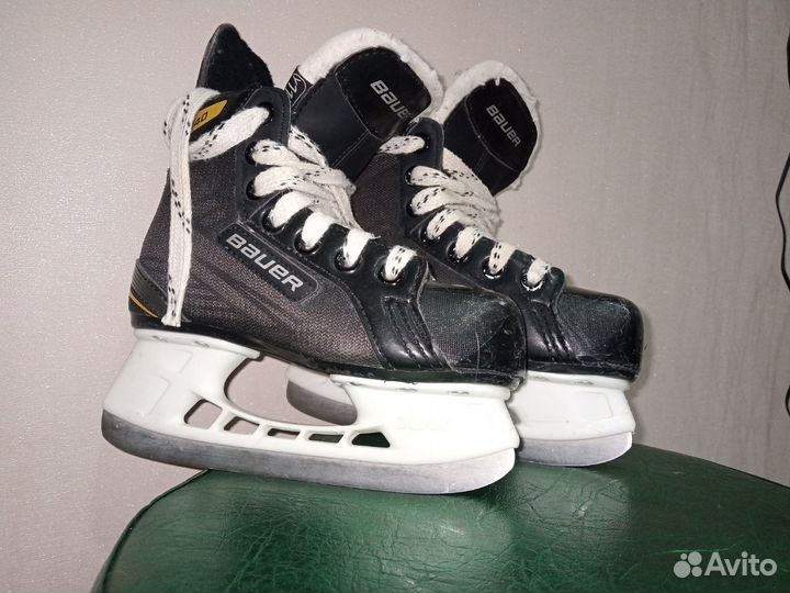 Продам коньки дтские bauer supreme 140 YTH skate B