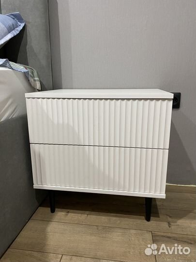 Тумба прикроватная