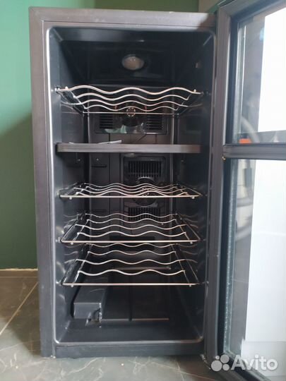 Винный шкаф / холодильник Alaska WC1052