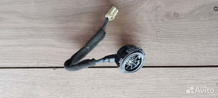 Динамик Toyota Land Cruiser 200