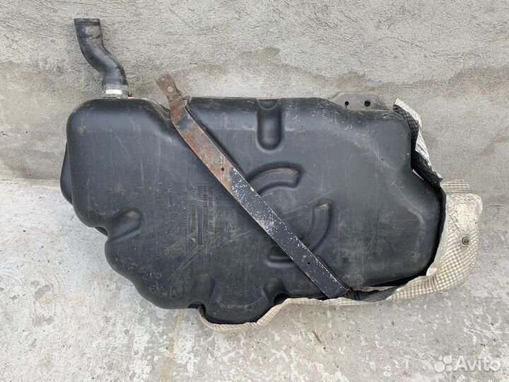 Топливный бак Mitsubishi Colt Z3
