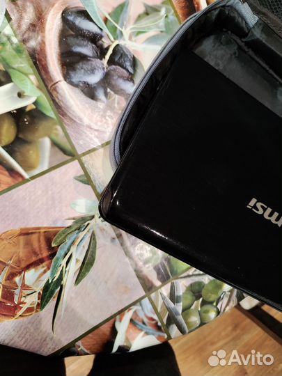 Нетбук MSI U270