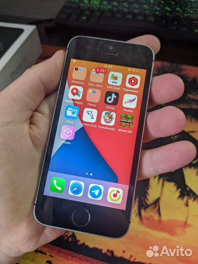 iPhone SE, 64 ГБ
