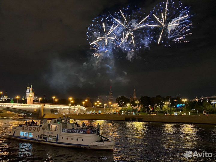 Теплоход Надежда