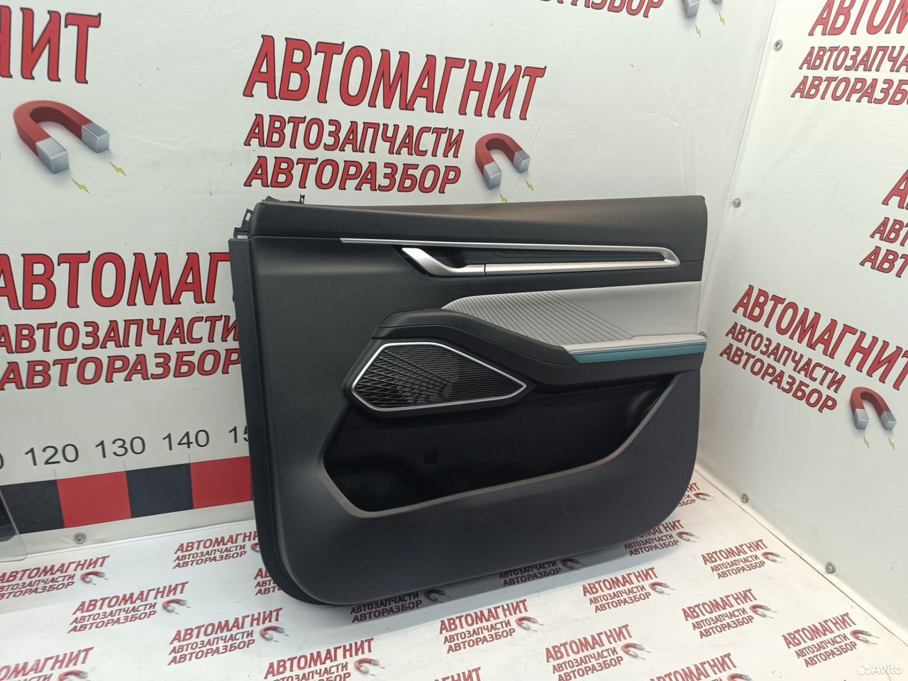 Обшивка двери передняя правая Джелли Эмгранд SS11