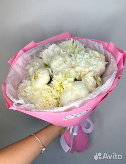 Белые пионы