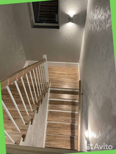 Отделка лестницы деревянными ступенями и подступят