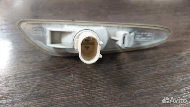 Поворотник левый Bmw X3 2.5I E83