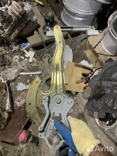 Задний левый стеклоподъемник Ниссан Альмера Класси