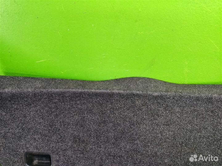 Обшивка крышки багажника Toyota Yaris P90 2010