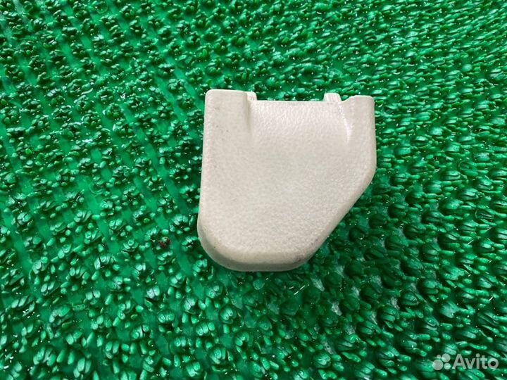 Крышка петли сиденья прав. перед. Infiniti Fx45, F