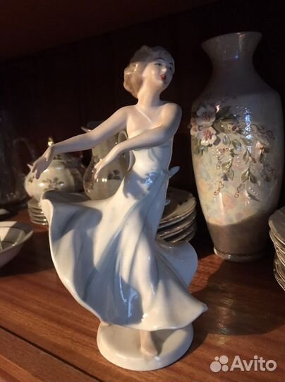 Фарфоровая статуэтка Румыния 70-е г