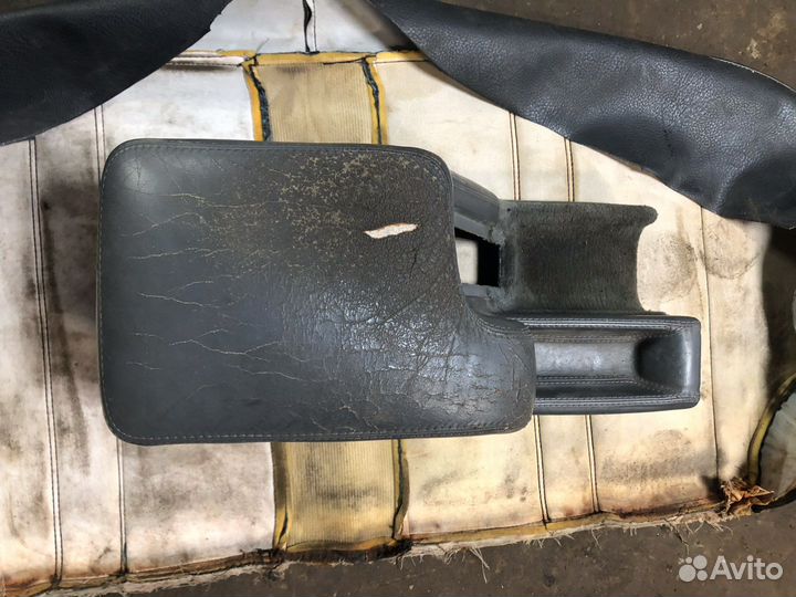 Подлокотник на renault safrane 1