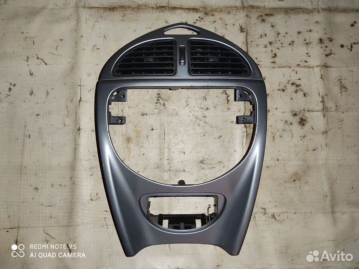 Рамка магнитолы Ситроен С5