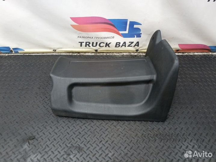 81617016205 Передняя панель салона правая