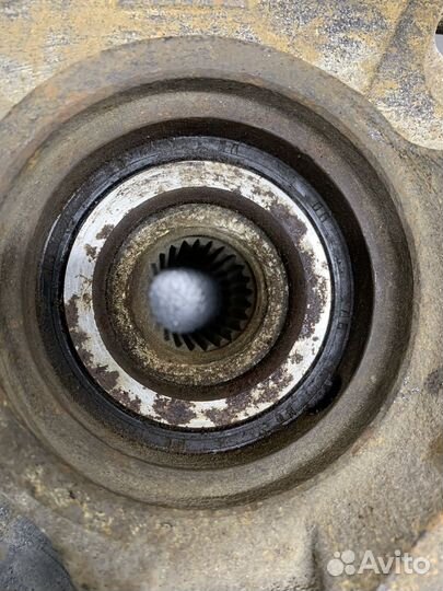 Поворотный кулак правый Mitsubishi Colt