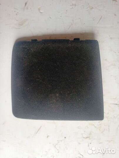 Решетка динамика в торпедо правая Volkswagen Golf