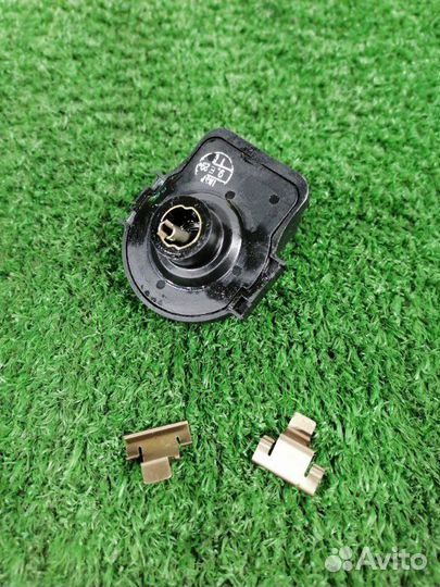 Датчик моторчик tems передний Toyota Celsior UCF31