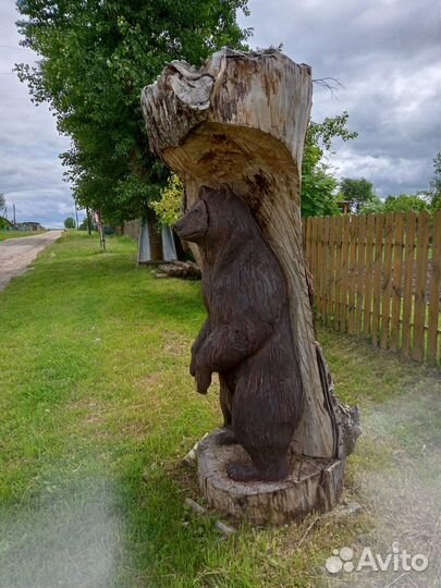 Скульптура из дерева медведица с медвежатами