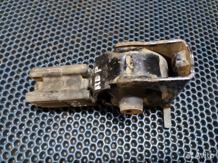 Подушка двигателя передняя toyota corolla e120