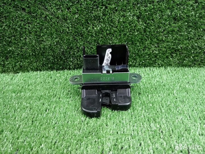 Замок крышки багажника Volkswagen Tiguan VAG