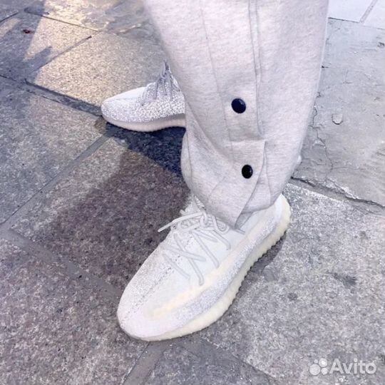 Yeezy 350 V2 linen