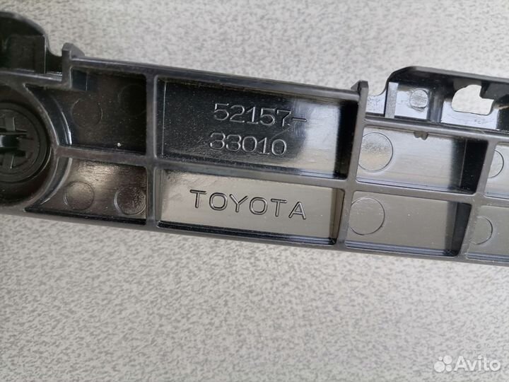 Кронштейн заднего бампера правый для Toyota Camry