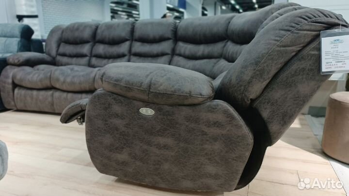 Угловой диван с реклайнером в наличии