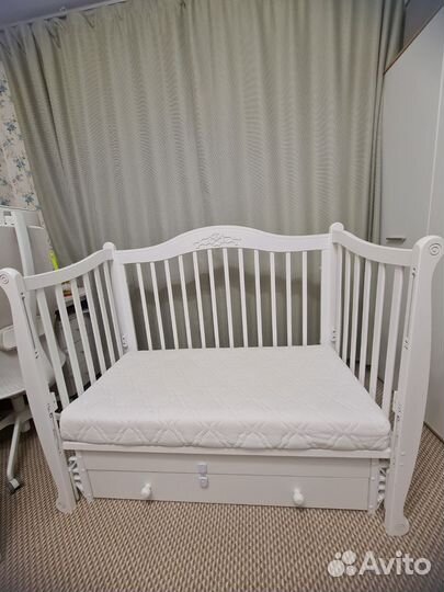 Детская кроватка с маятником Гандылян