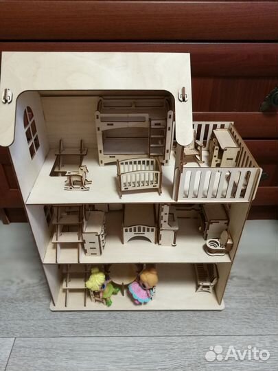 Кукольный домик с мебелью