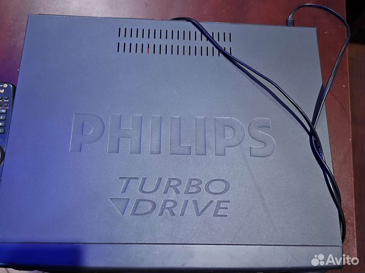Видеомагнитофон philips