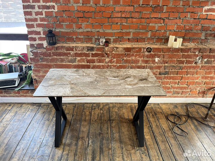 Письменный стол из керамогранита 600х1200х750