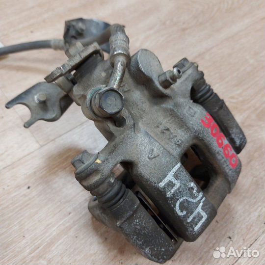 Суппорт тормозной задний правый Honda Accord 8