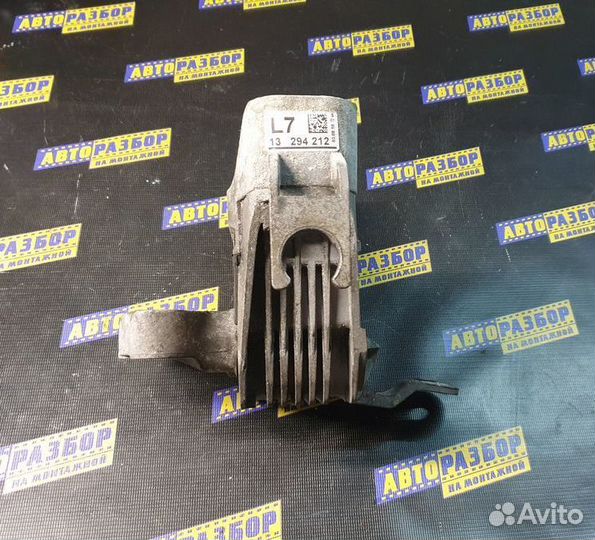 Опора подушка двигателя правая Opel Astra J