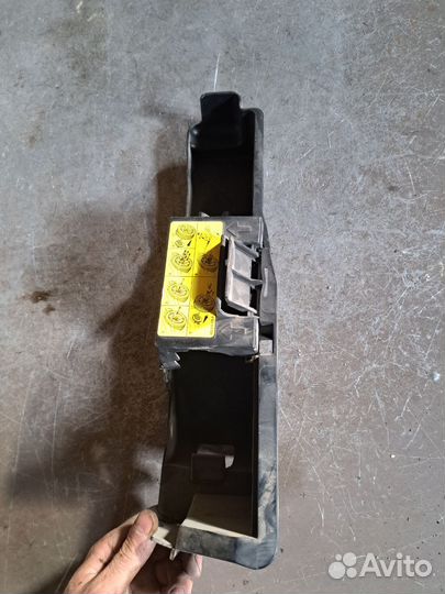 Крепление домкрата Audi A6 C6