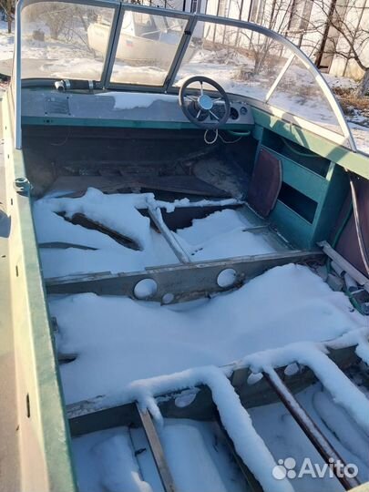 Моторная лодка Амур М