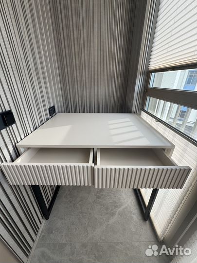 Письменный стол