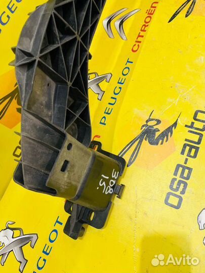 Усилитель переднего бампера пластик peugeot 308 08