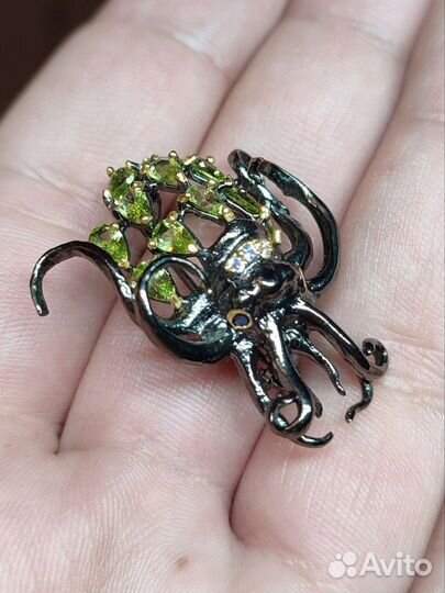 Перидот из Пакистана в серебре 925, чëрный родий