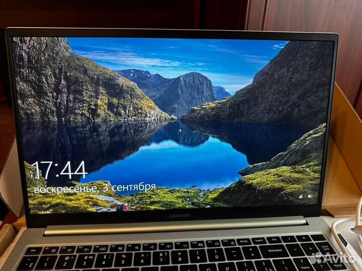 Ноутбук новый Samsung Galaxy Book NP750 Silver