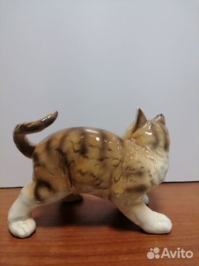 Фарфоровые статуэтки. Кот