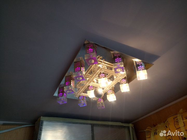 Продам люстру