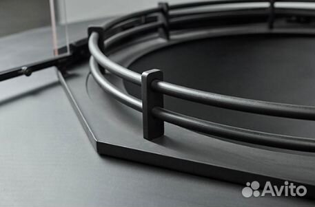 Островной камин с остеклением