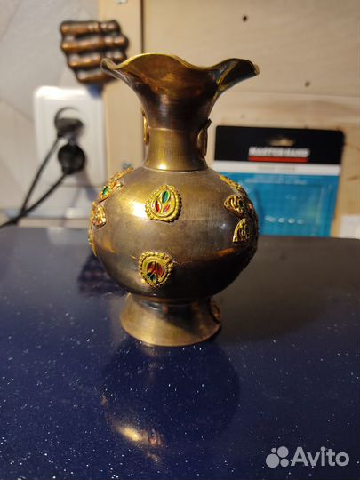 Бронзовая вазочка