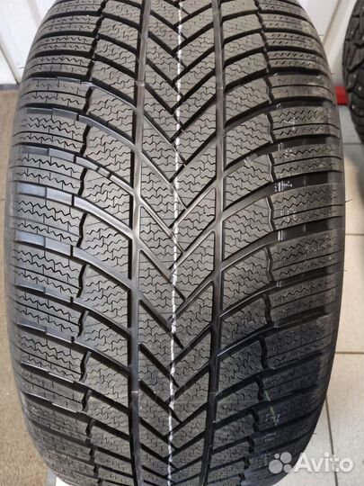 Bridgestone Blizzak LM005 DriveGuard 235/55 R19