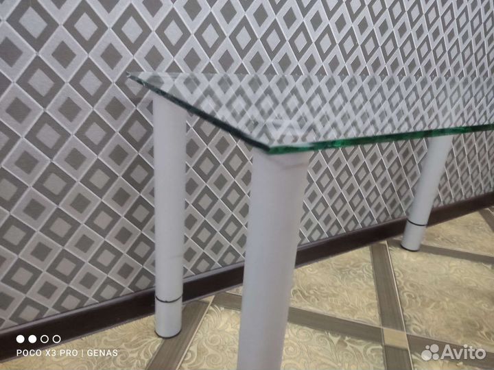 Стеклянная тумба